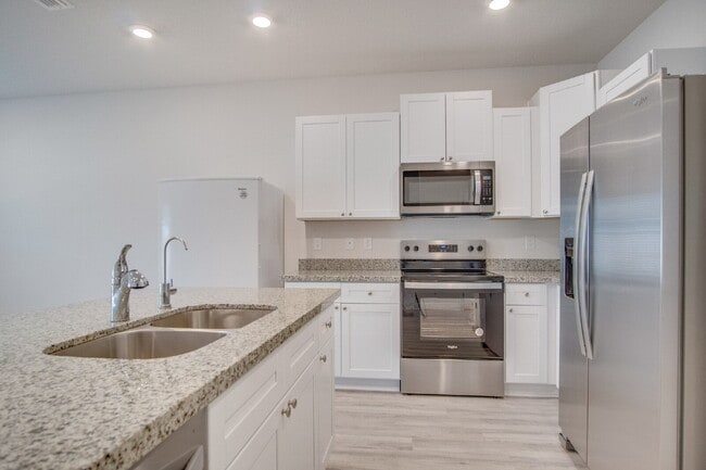 Building Photo - Pet-Friendly 3BR Townhome in Meadow Brook ...