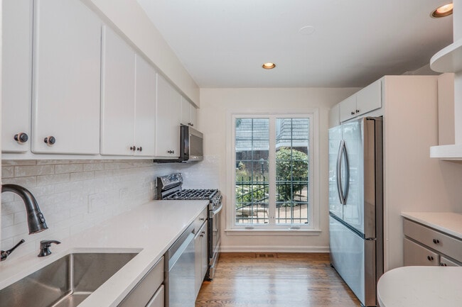 Building Photo - 3036 Highland Ave