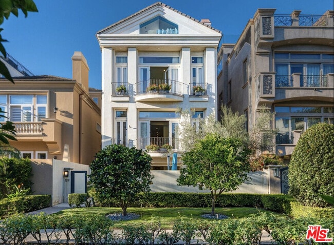 Building Photo - 129 Channel Pointe Mall