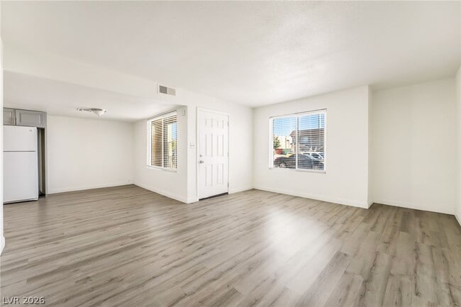 Building Photo - 5303 Del Gado Dr