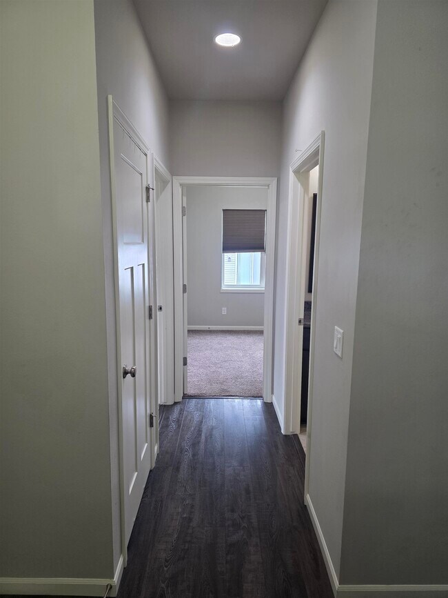 Building Photo - 10307 Ivory Dove Trail
