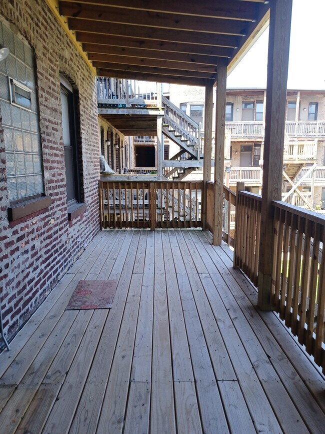 wonderful deck for lounging - 5311 S Maryland Ave