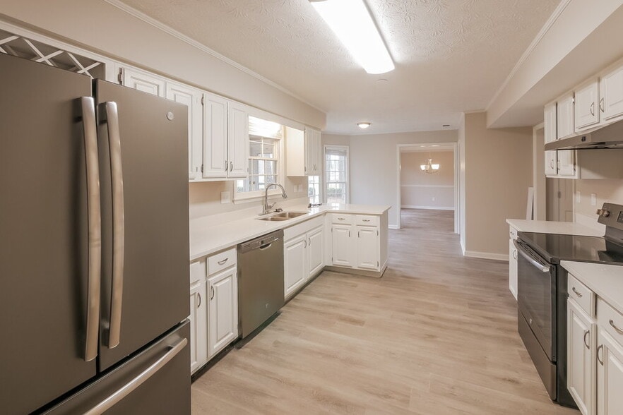 Building Photo - 9908 Point View Dr