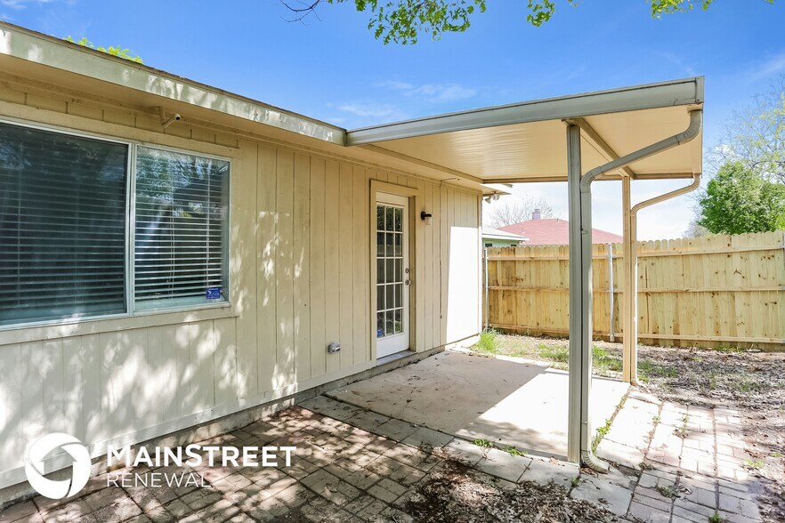 Building Photo - 5725 Northfield Dr