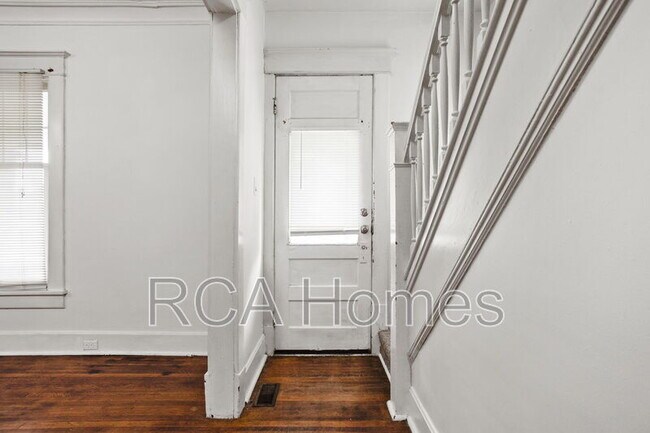 Building Photo - 418 N Drexel Ave