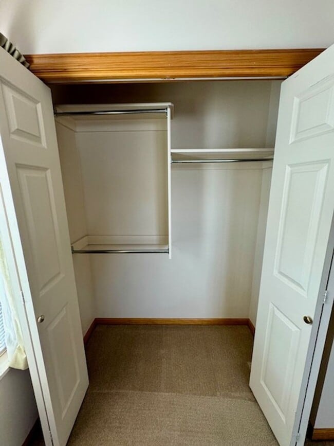 Building Photo - 2 Bedroom, 2 Bathroom Townhouse