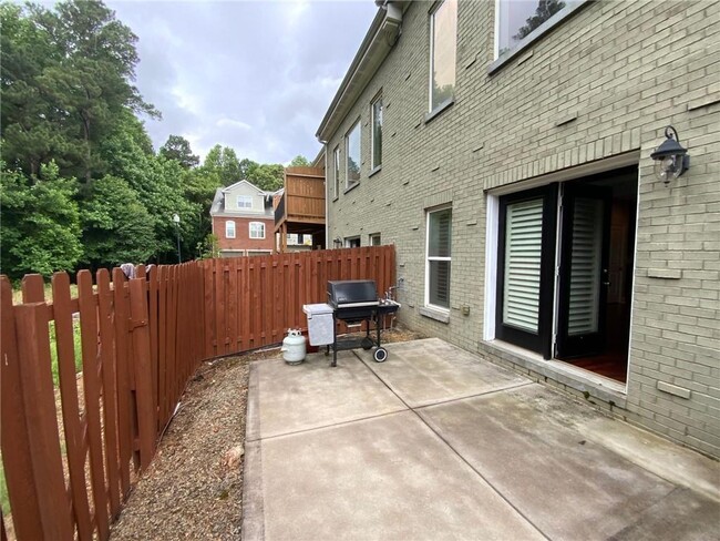 Building Photo - 5997 Brookside Oak Cir