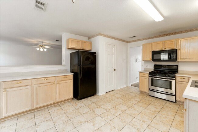 Building Photo - 13834 Trumpetvine St