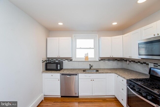 Building Photo - 6228 Erdrick St