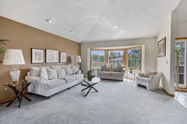Building Photo - Stunning Home and Three Bay Shop Along Spo...