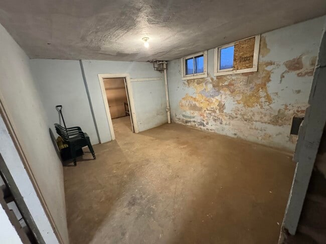 Building Photo - 303 Doty St