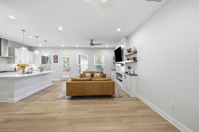 Building Photo - 440 Millsap Wy