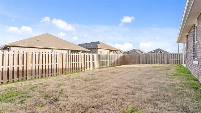 Building Photo - 5902 NW Hoover St