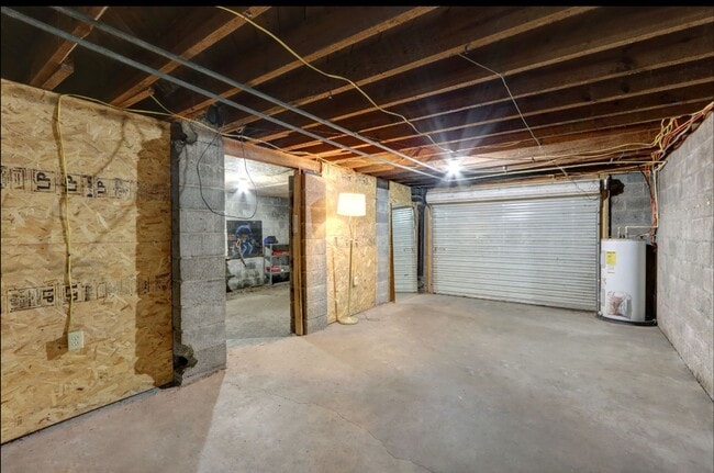 Building Photo - Carriage House apartment, near downtown, w...