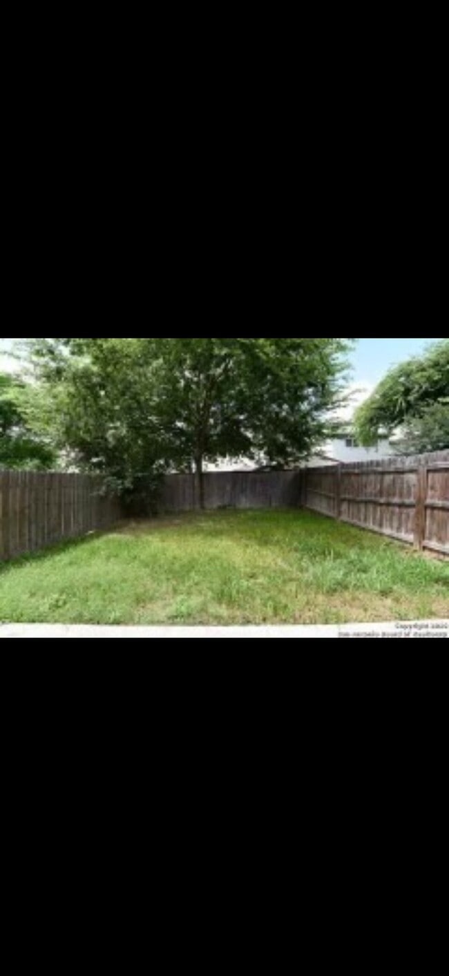 Building Photo - 5015 Flipper Dr