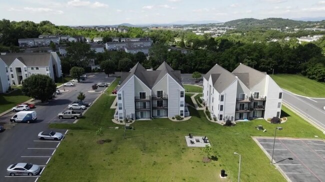 Building Photo - 1390 Hunters Rd
