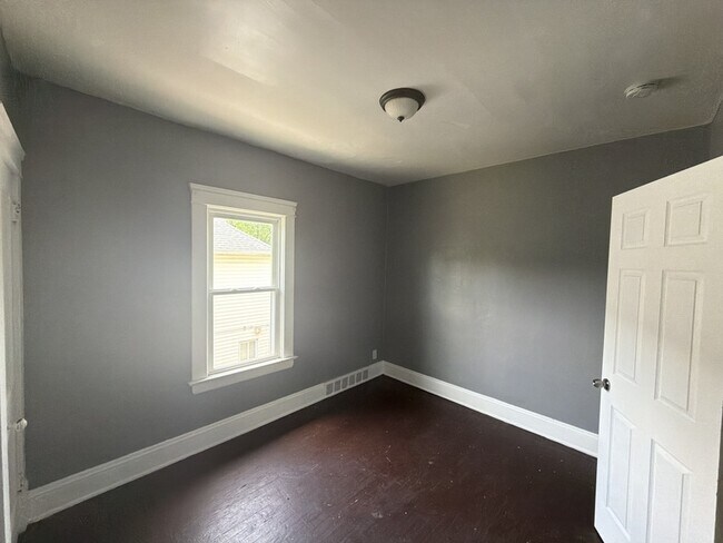 Building Photo - 3552 E 138th St