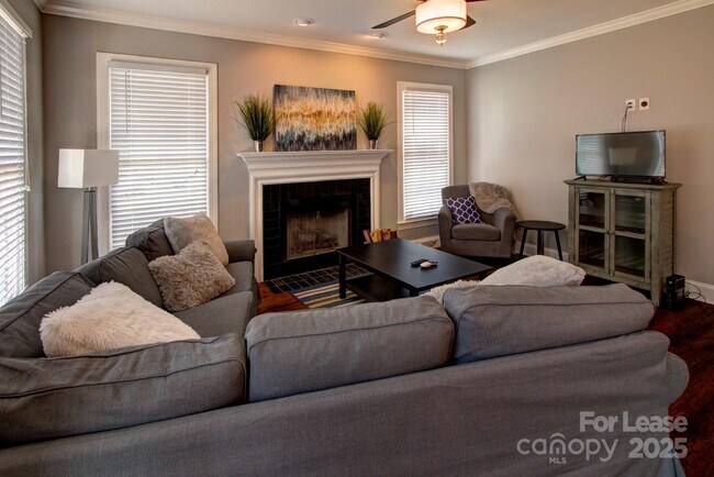 Building Photo - 10400 Orchid Hill Ln