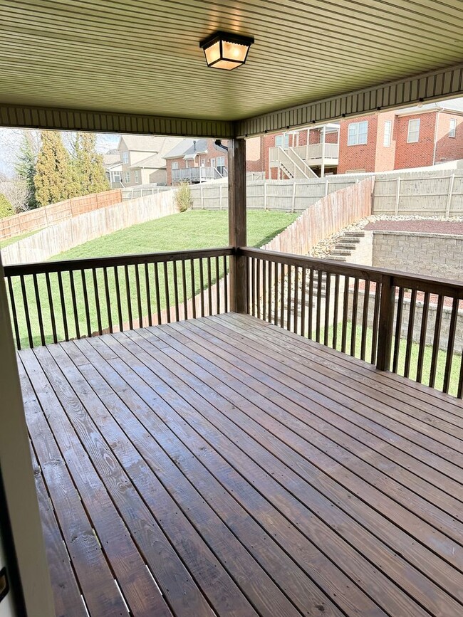 Building Photo - Stunning 5 bedroom 3.5 bath home in the highly desirable Rocky Hill area