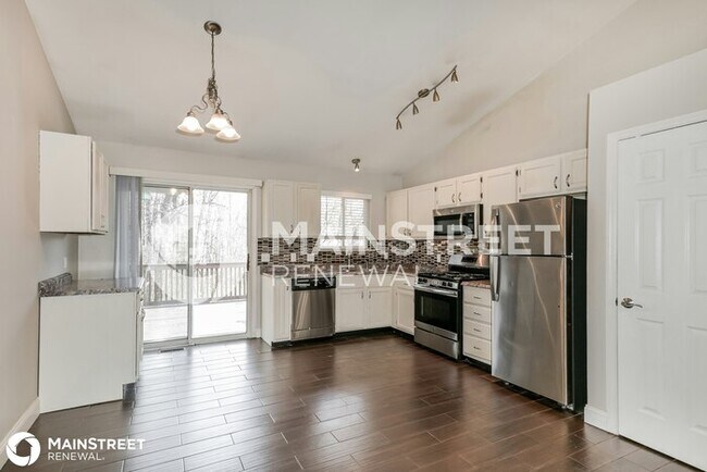 Building Photo - 8 Shady Village Ct, Lake St. Louis, MO 63367