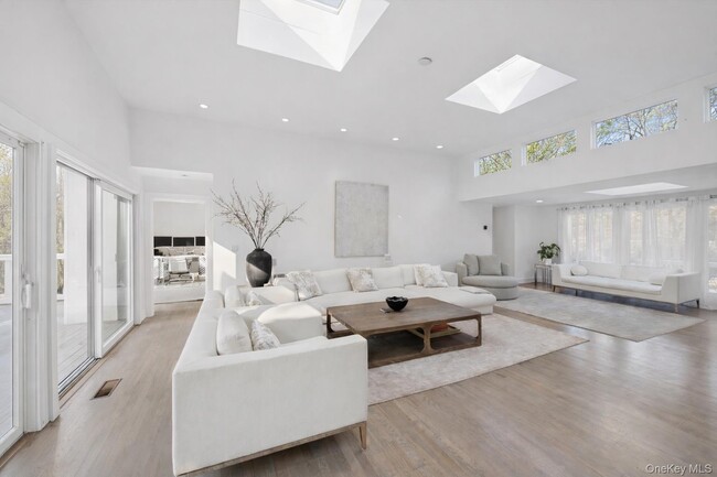 Building Photo - 3 Southwood Ln