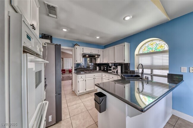 Building Photo - 9832 Cactus View Ave
