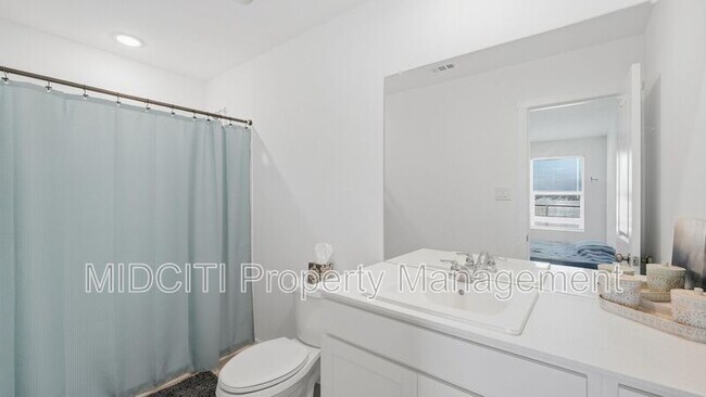 Building Photo - 3159 Dispatch Dr