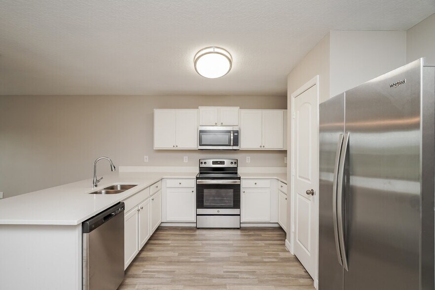 Building Photo - 333 Elderberry Ct