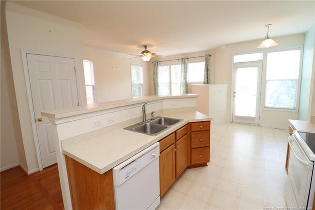 Building Photo - 416 Oak Pine Dr