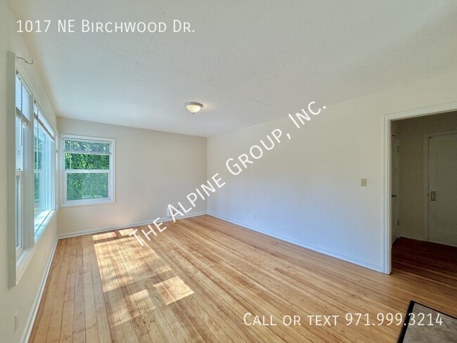 Building Photo - 1017 NE Birchwood Dr