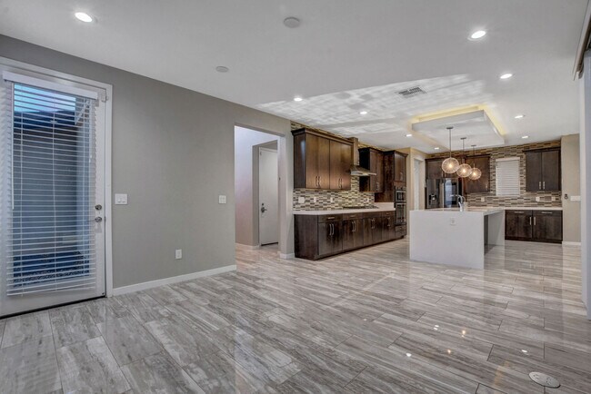 Building Photo - 6005 Andezano Dr