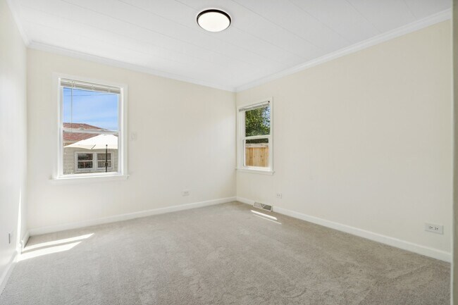 Building Photo - 4725 Thatcher Ave