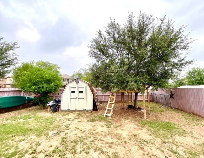 Building Photo - *COMING SOON* Modern Home with Fenced Backyard, Community Pool & Playground!
