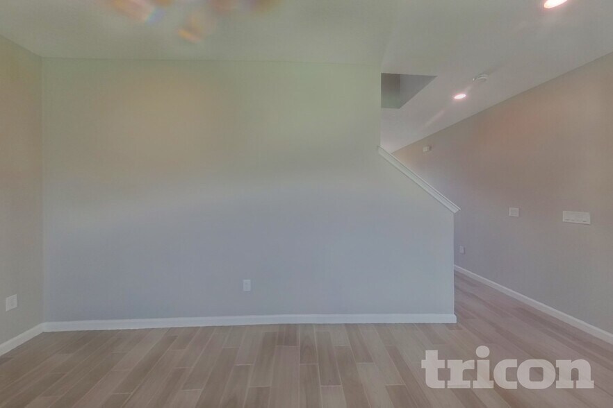 Building Photo - 9762 Lemon Grass Ln