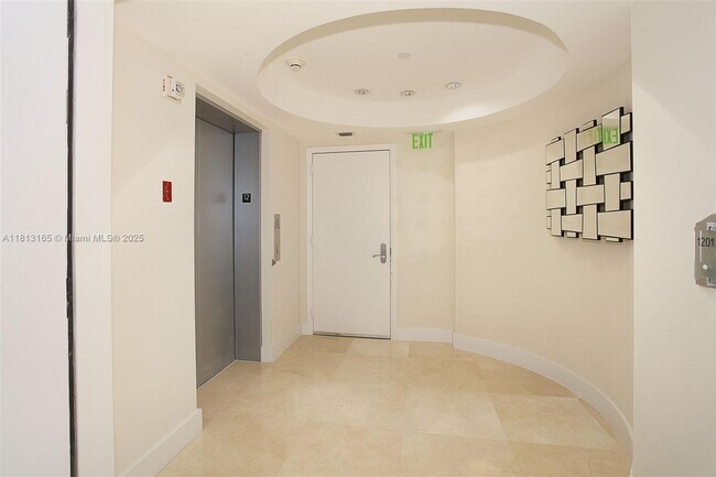 Building Photo - 17001 Collins Ave