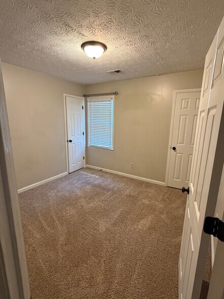 Building Photo - 265 Fairfield Cir