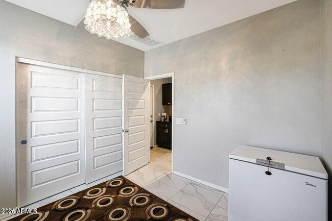 Building Photo - 2112 S 123rd Ln