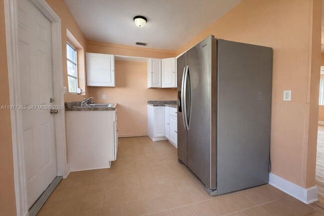 Building Photo - 3131 SW 2nd St