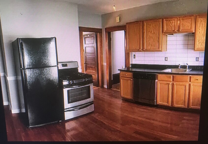 Building Photo - 97 Nightingale Ave