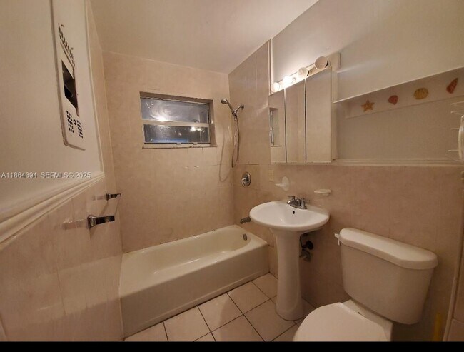 Building Photo - 502 N 70th Way