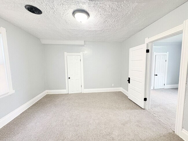 Building Photo - 2924 Elm St