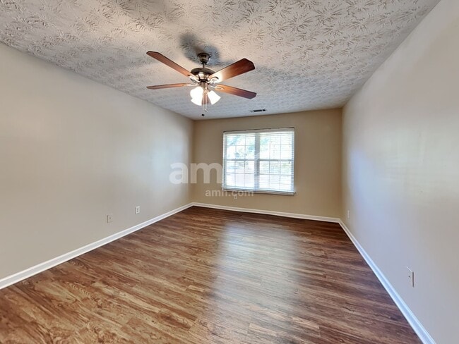 Building Photo - 1905 Barnett W Ct NE