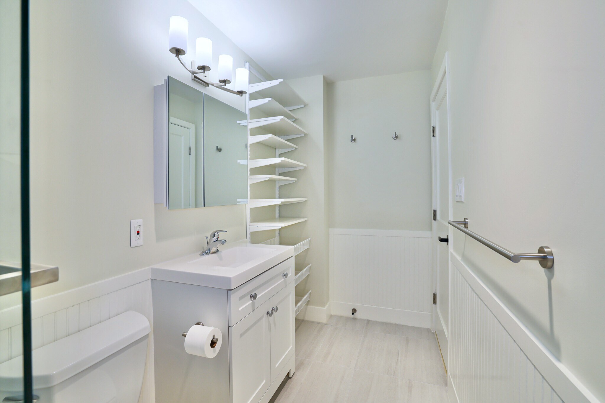 Extra storage space - 4601 N Park Ave