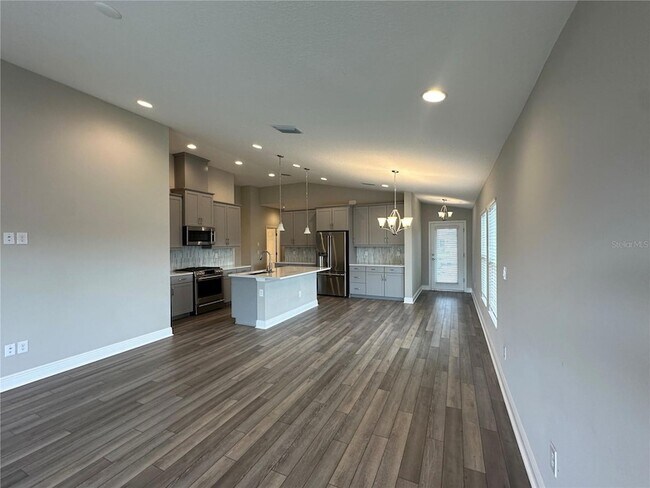 Building Photo - 12533 Oak Hill Way