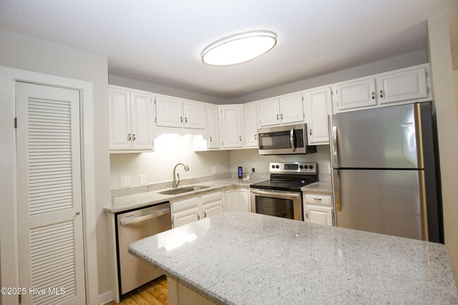 Building Photo - 970 Thrush Dr