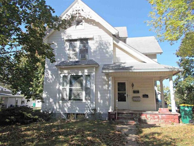 Building Photo - 701 3rd Avenue NE Independence Apt C