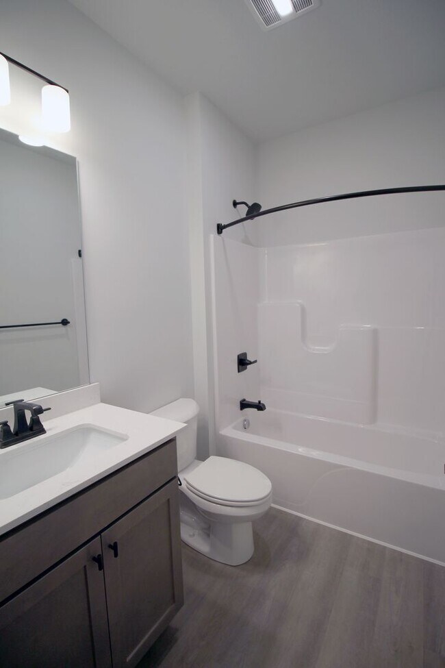 Building Photo - 2206 Rocky Ln