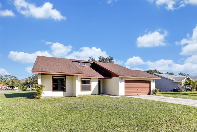 Front Exterior - 905 Mendoza Ln