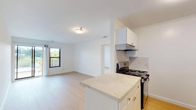 Building Photo - 2031 Castro St