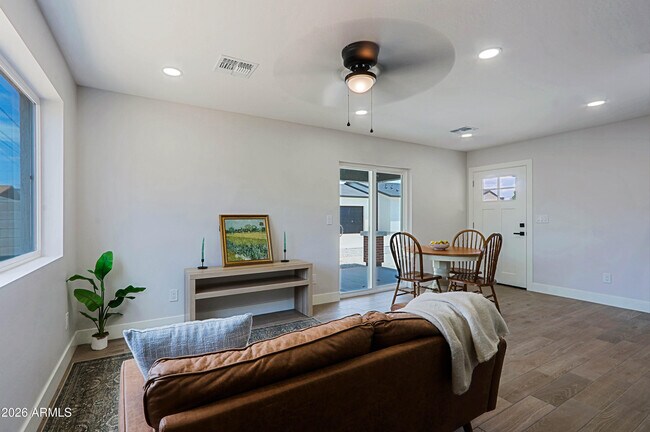 Building Photo - 454 S Pioneer